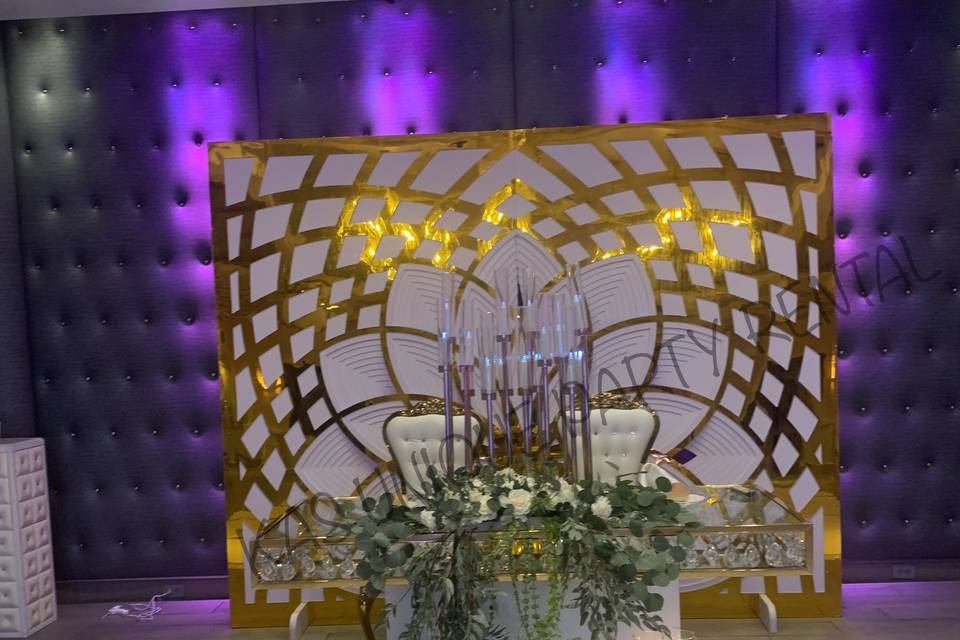 3D Wall,Glam Table w/Chairs