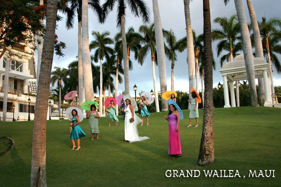 This wedding at the Grand Wailea in Maui, HI in July was such an amazing resort. The bride found these colorful parasails to complement the vibrant colors of the island for her destination wedding. The lawns at this resort were flawless, but ladies, walking on your toes is key when in heals. -mp