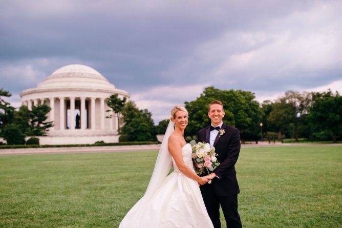 Venue: St. RegisFloral Design: Holly Heider Chapple FlowersPhotographer: Rebekah J. Murray