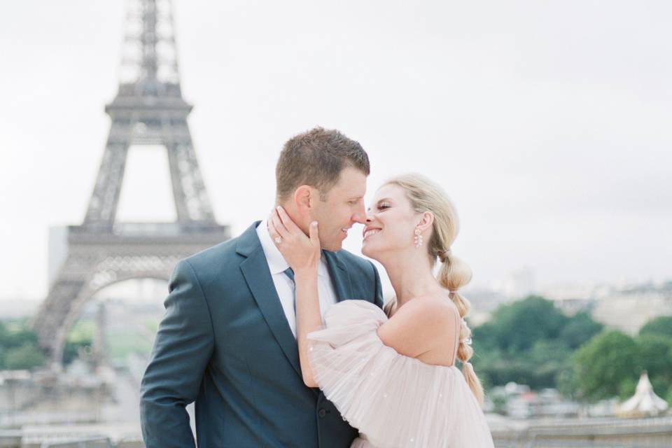 Bride and Groom Eiffel Tower