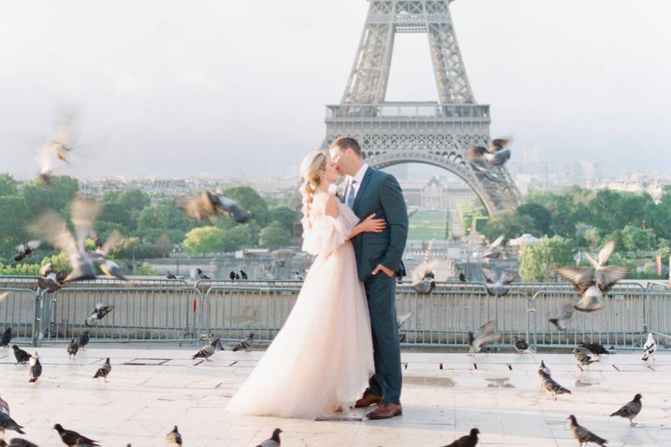 Bride and Groom Eiffel Tower