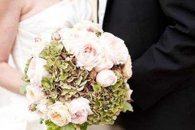 Pink english roses with green hydrangea