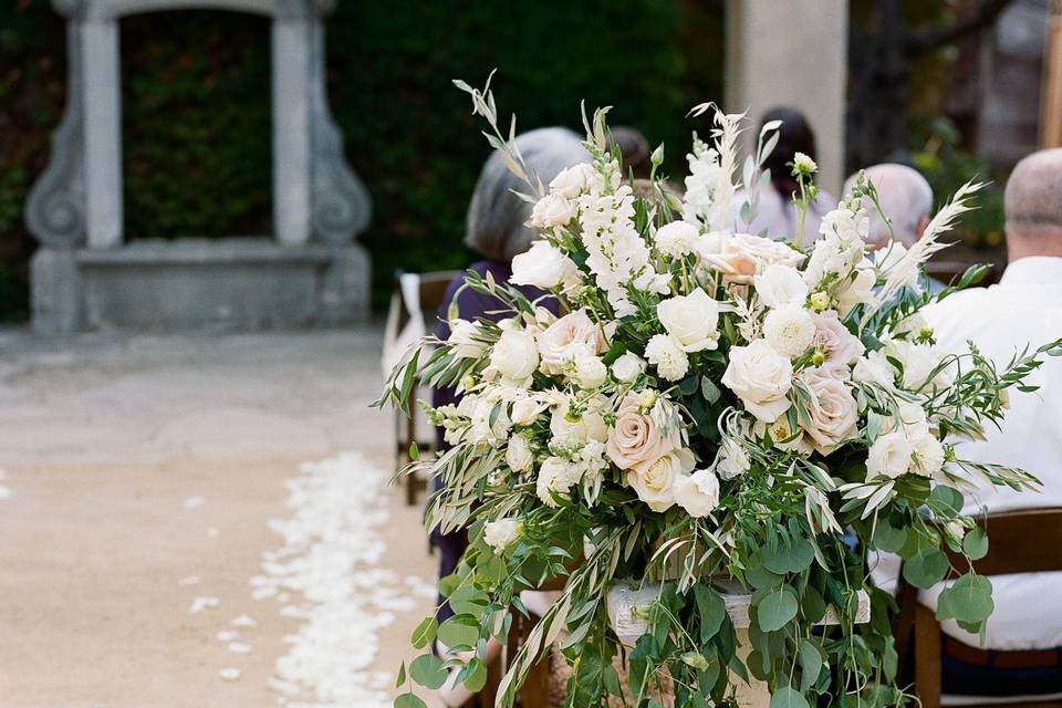 Ceremony aisle pedestal flower