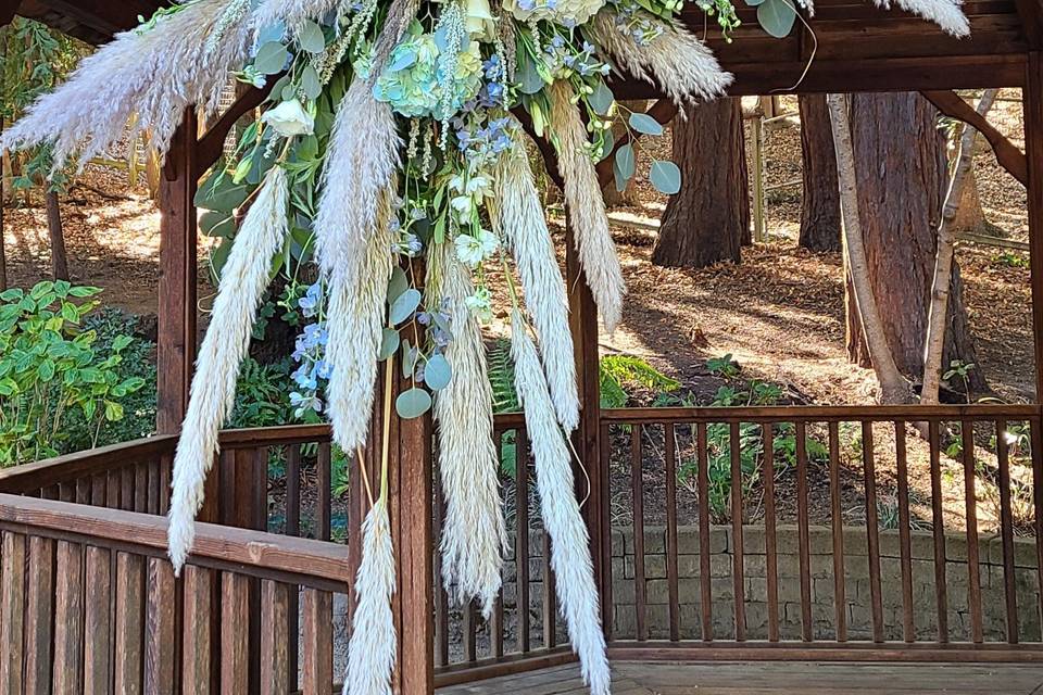 Ceremony arch boho pampas