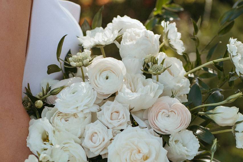 White and blush bridal bouquet