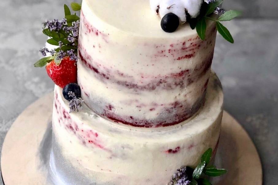 Natural vanilla strawberry cake