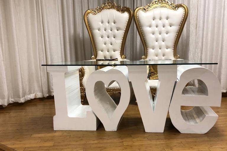 Throne chairs