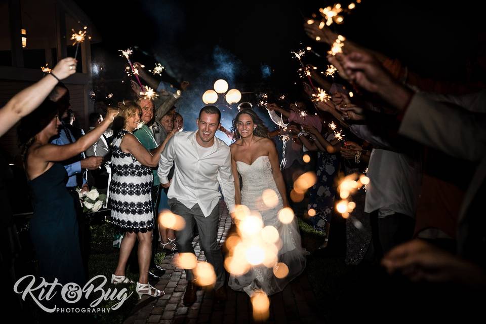 Happy couple cutting the cake - Monica De Myer Photography