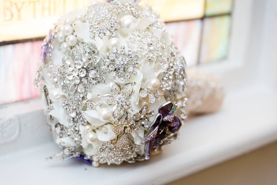 Broach bouquet