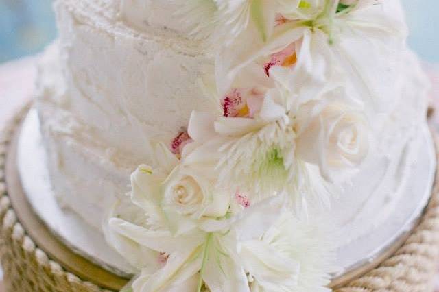 Wedding cake with pink roses