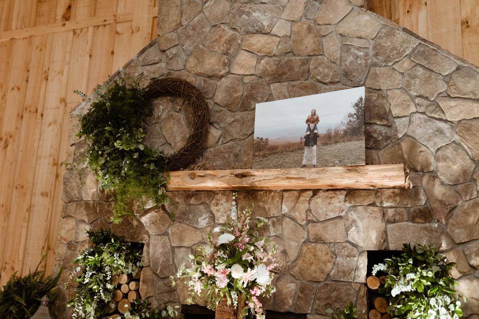 Fireplace-mantle-greenery