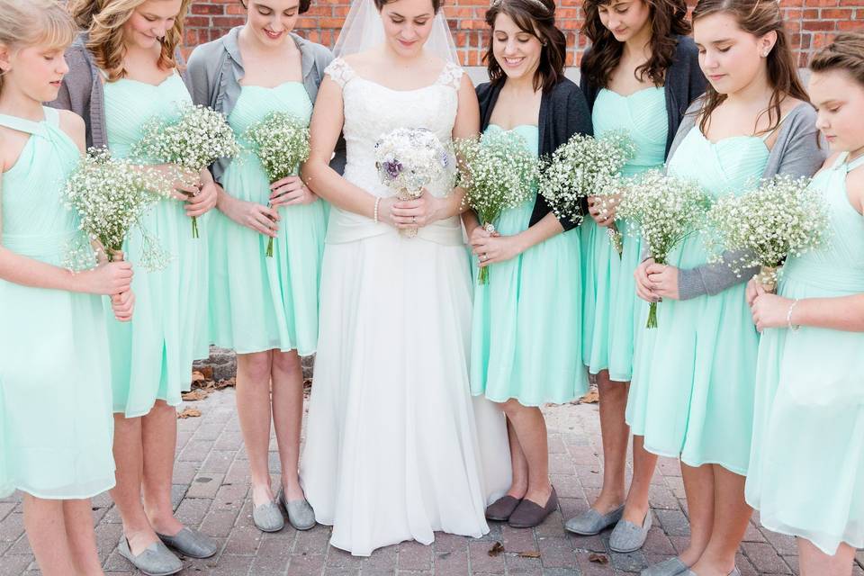 Bridal party praying