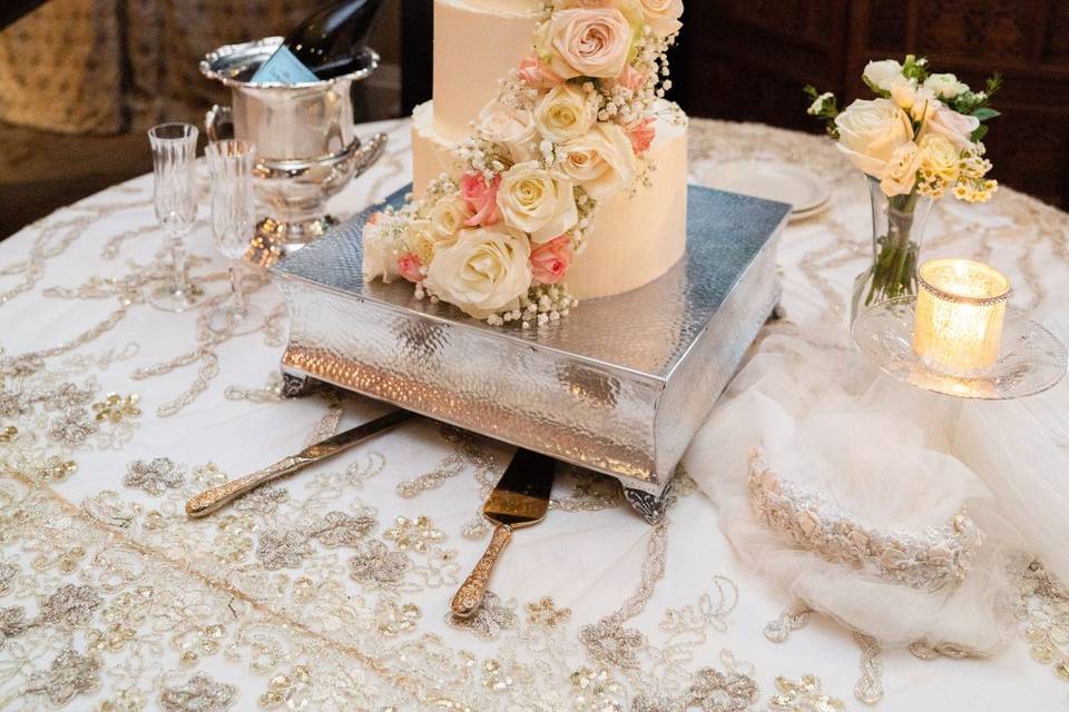 Cake table decor is classic!