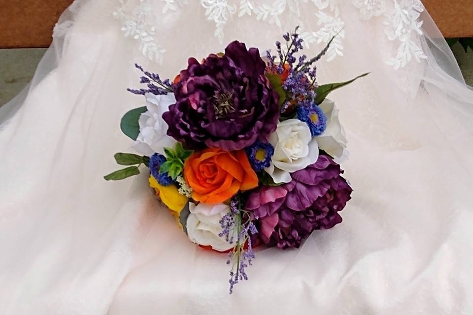 Bouquet in wedding colors