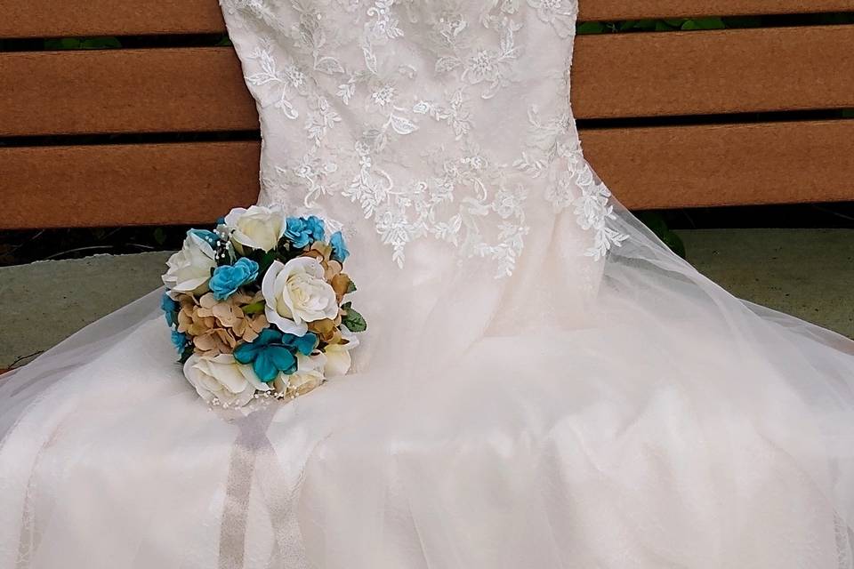 Bouquet in wedding colors