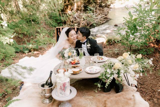 Elopement picnic styling