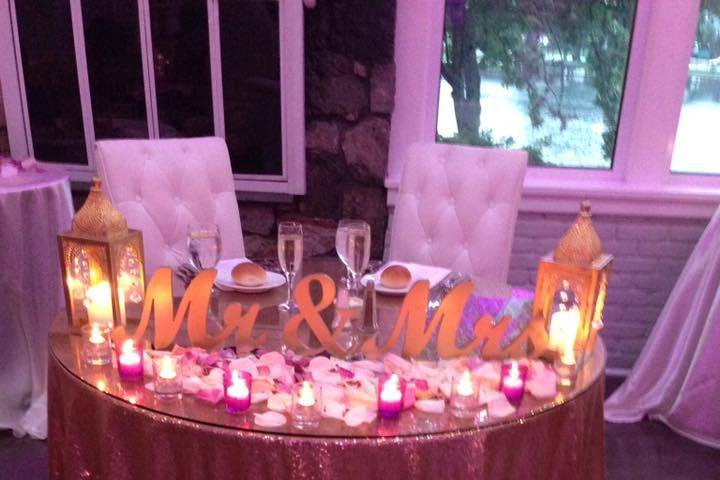 Mr and Mrs table