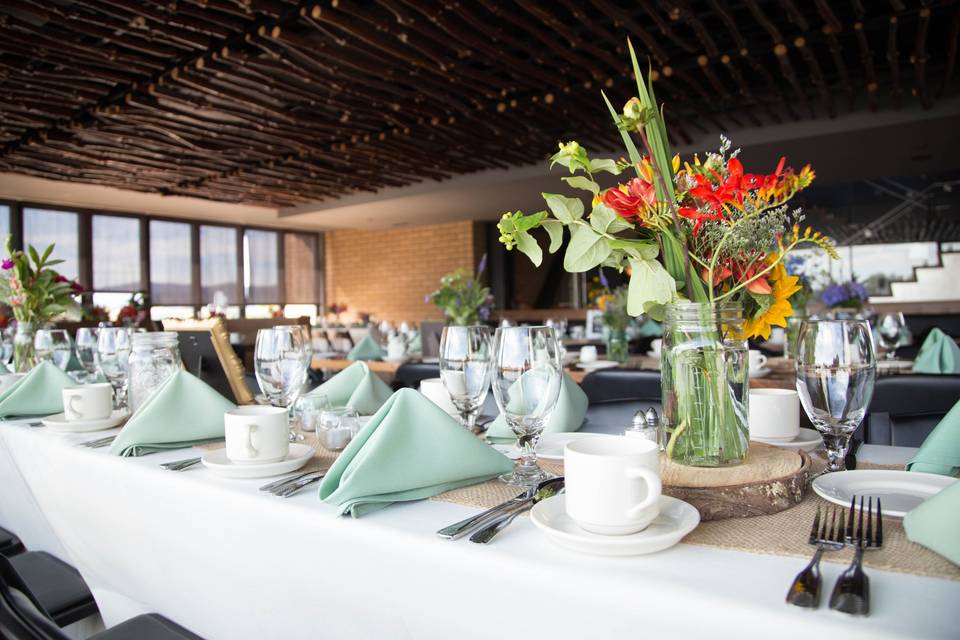 Wedding table at Vue Corvallis | Forks & Corks Catering