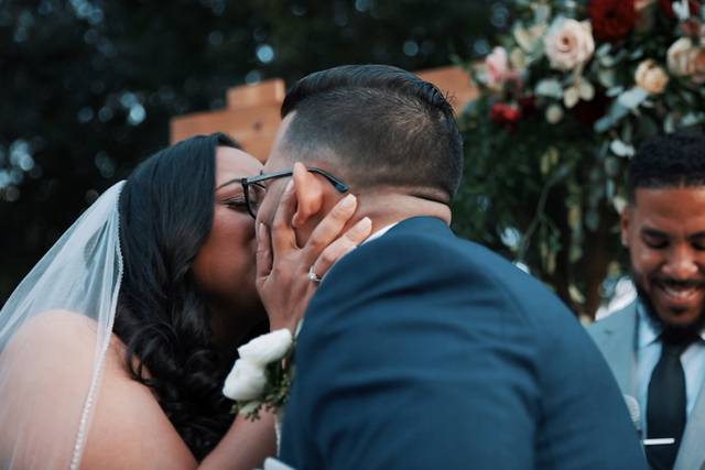 Kiss at ceremony