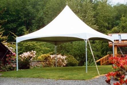 Planning an outdoor ceremony or reception? Keep your guests out of the hot sun or dry from the rain in one of our beautiful and elegant elite tents.