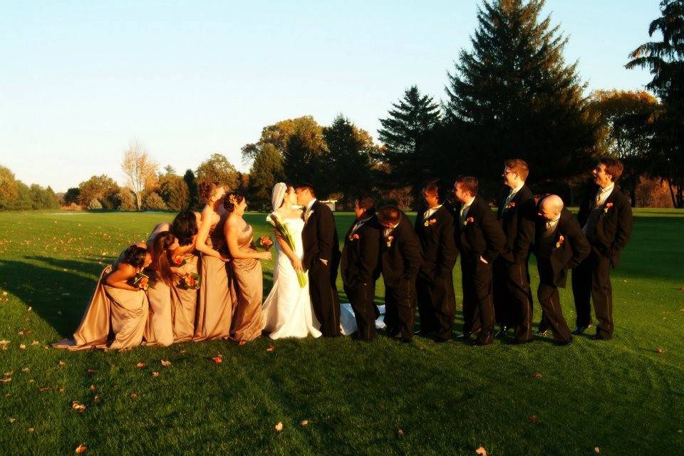 Couple with bridesmaids and groomsmen