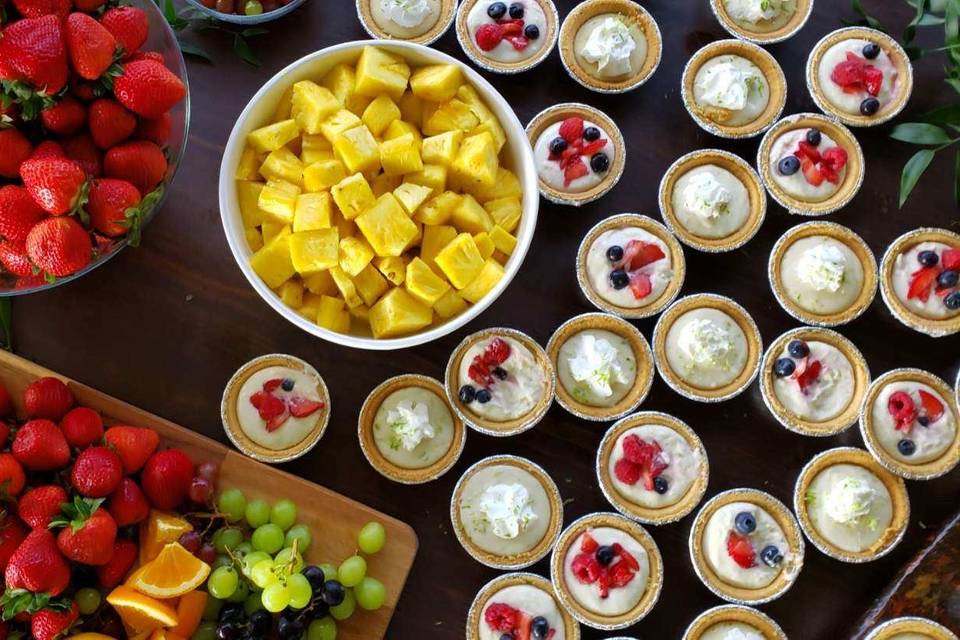 Fruit & Mini Cheesecake Charcu