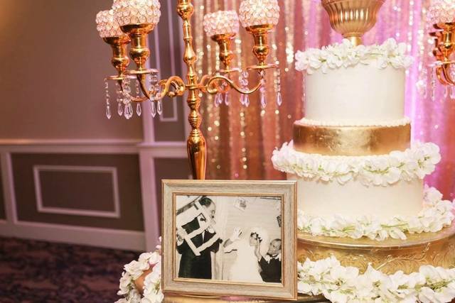 Wedding photograph by the cake