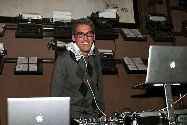 Los Angeles DJ Jason Jones of Elegant Event Entertainment