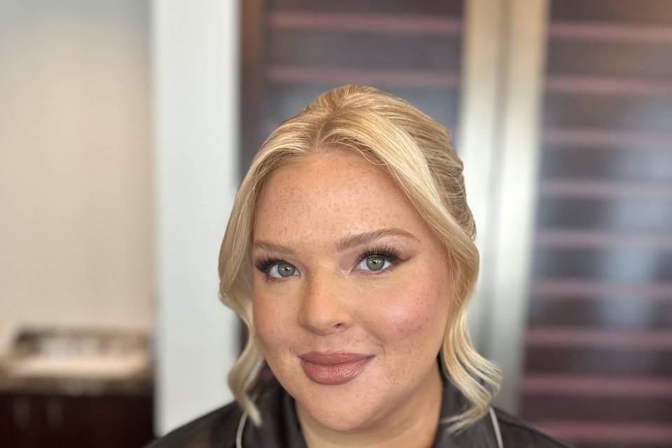 Glowy makeup