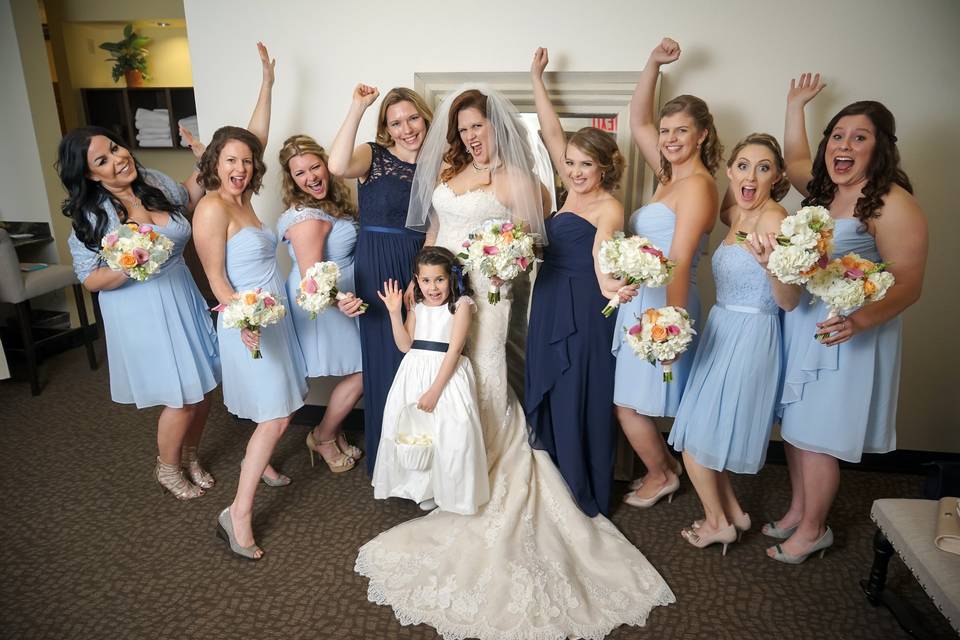 Bride & her bridesmaids at Canyon Gate Country Club