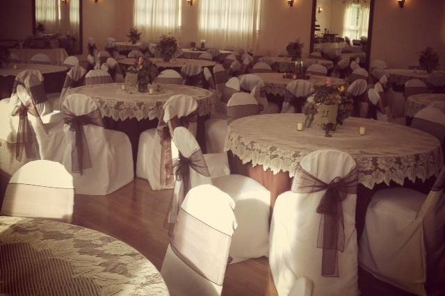 Banquet style reception table set-up