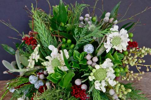 Soft lilacs and grays in these bouquets.