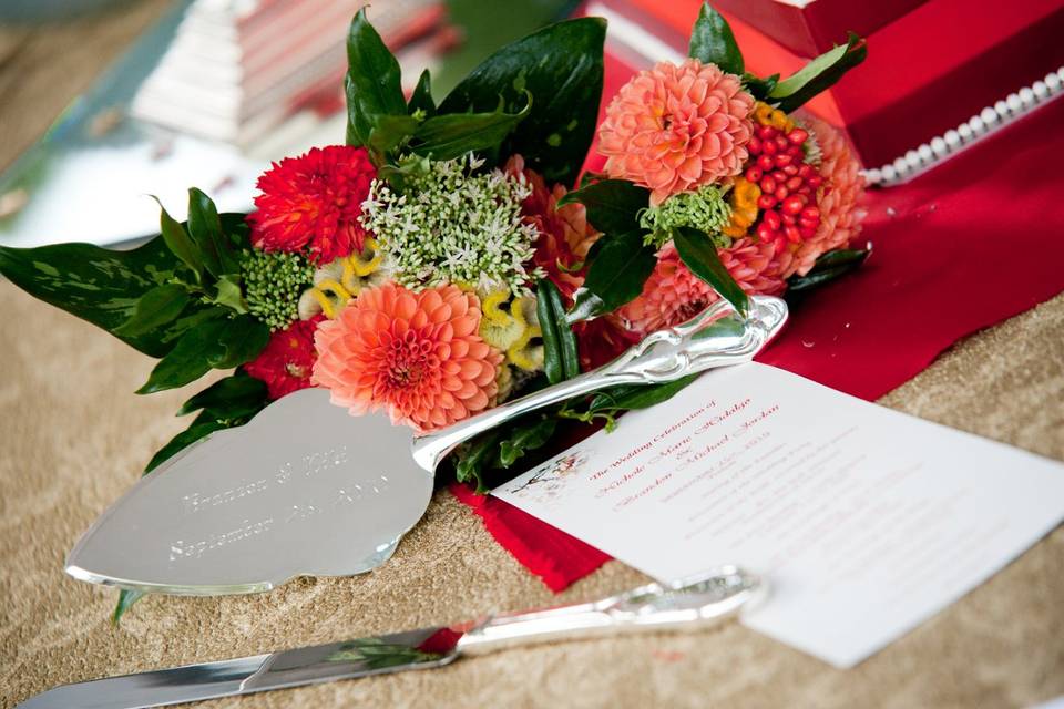 Dahlia bouquets for a September 25 wedding