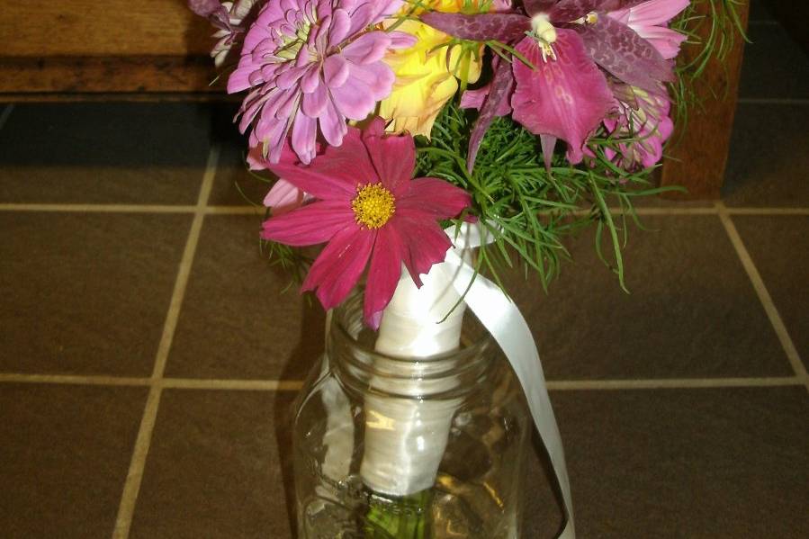 bride's bouquet for a September 1 wedding