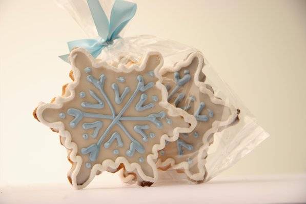 This beautifully decorated ice blue and white snowflake is perfect for any winter wedding event!