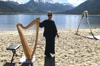 Anela Lauren, Harpist