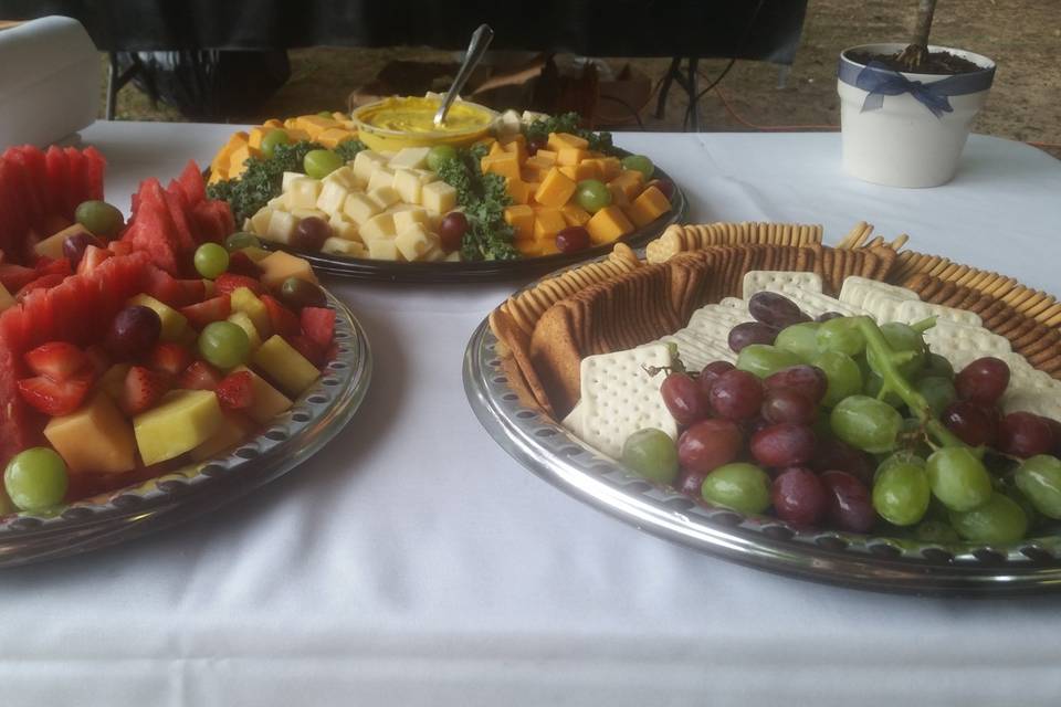 Fresh Fruit, Cheese & Crackers