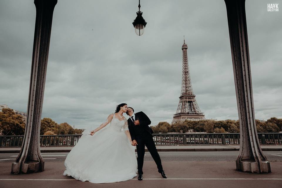 Eiffel tower wedding Paris