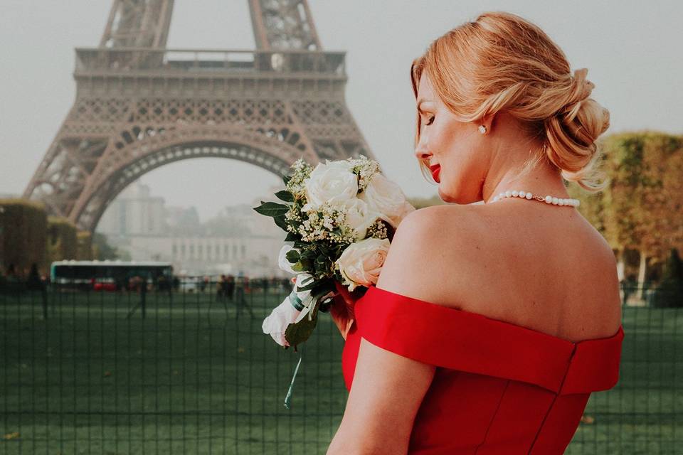 Beautiful bride in Paris