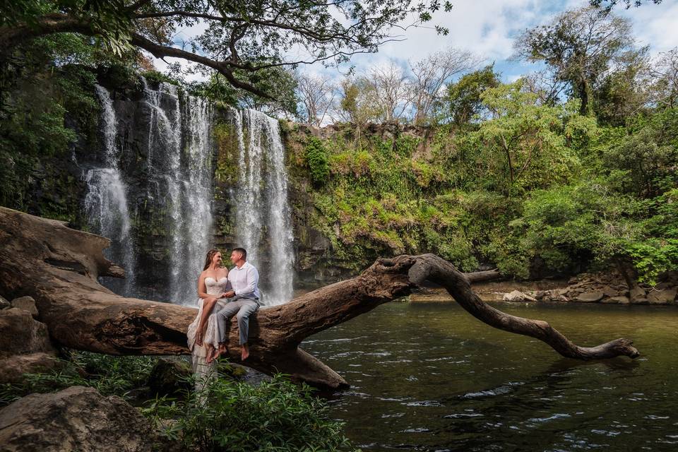 Elopement at Llanos de Cortes