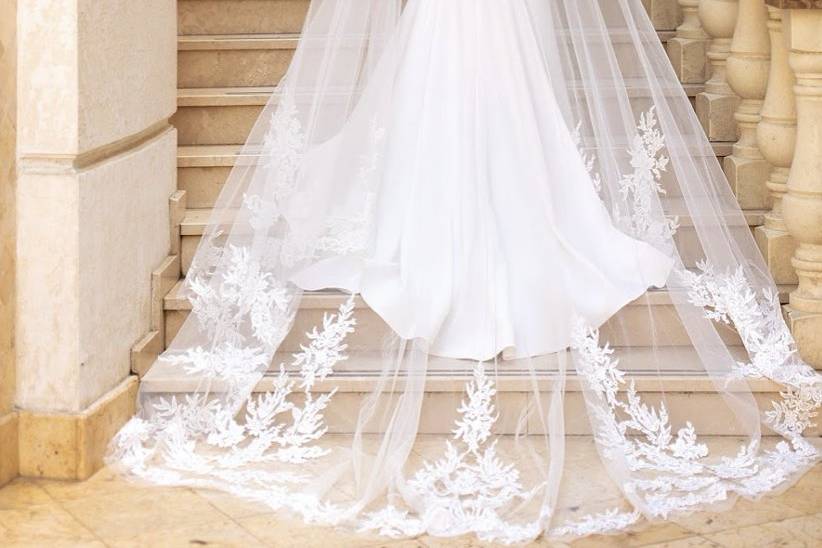 Floral Lace Trim Cathedral Length Veil - Klaudia & Co.