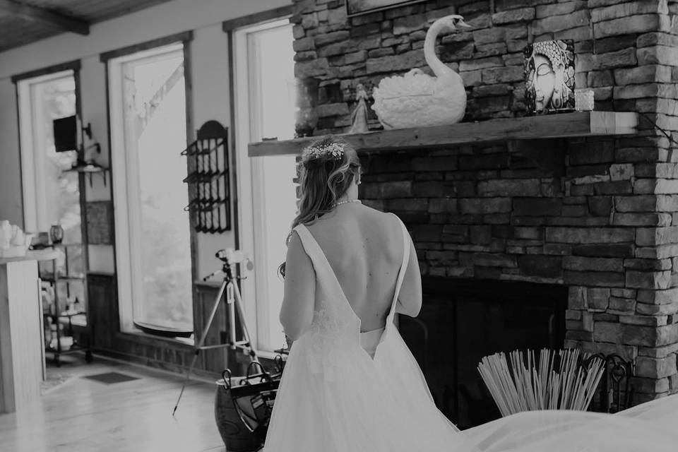 Bridal prep inside The Barn