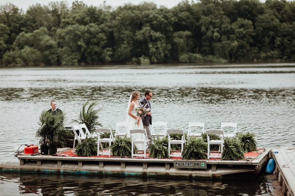 Pontoon boat