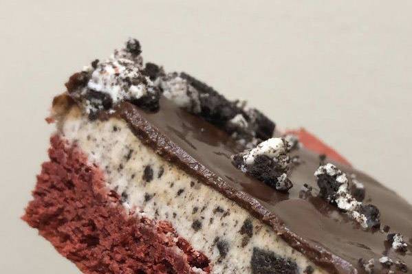 Red velvet oreo bar