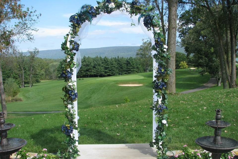 Floral arch decor