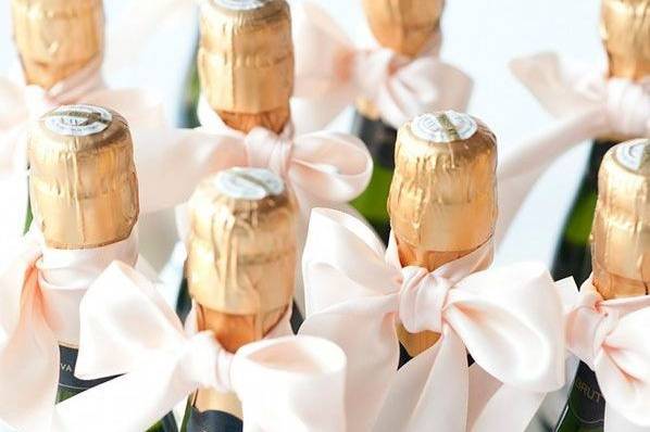 Personalize your wine for your tables, give treats to take home or use as place markers for glorious table settings