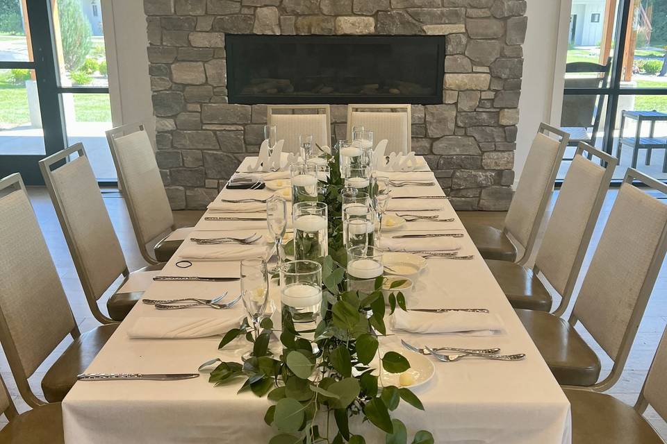 Guest table greenery