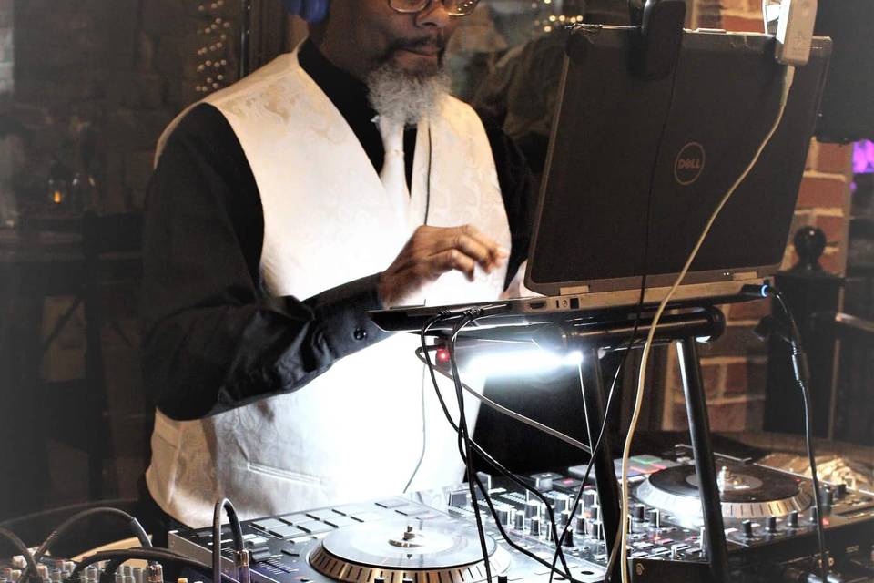 Max'd Out DJ & Entertainment