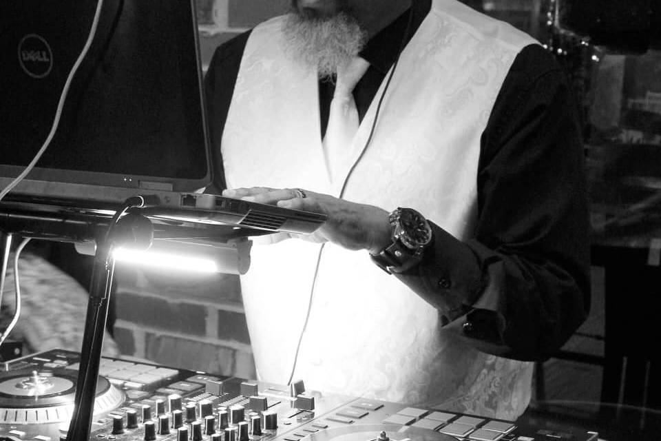 Max'd Out DJ & Entertainment