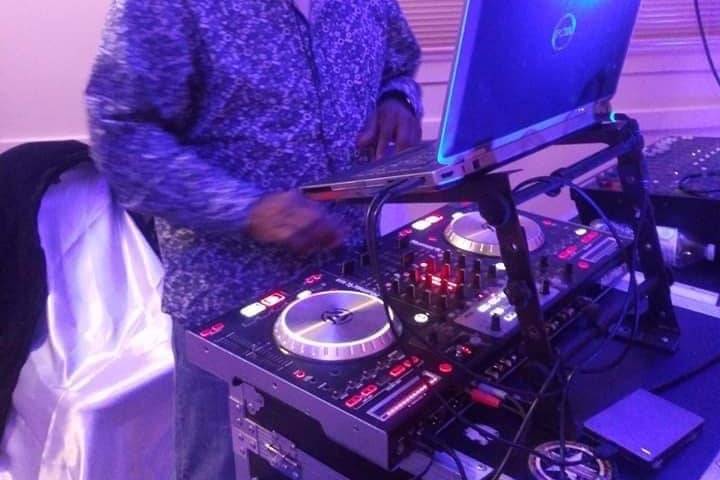 Max'd Out DJ & Entertainment